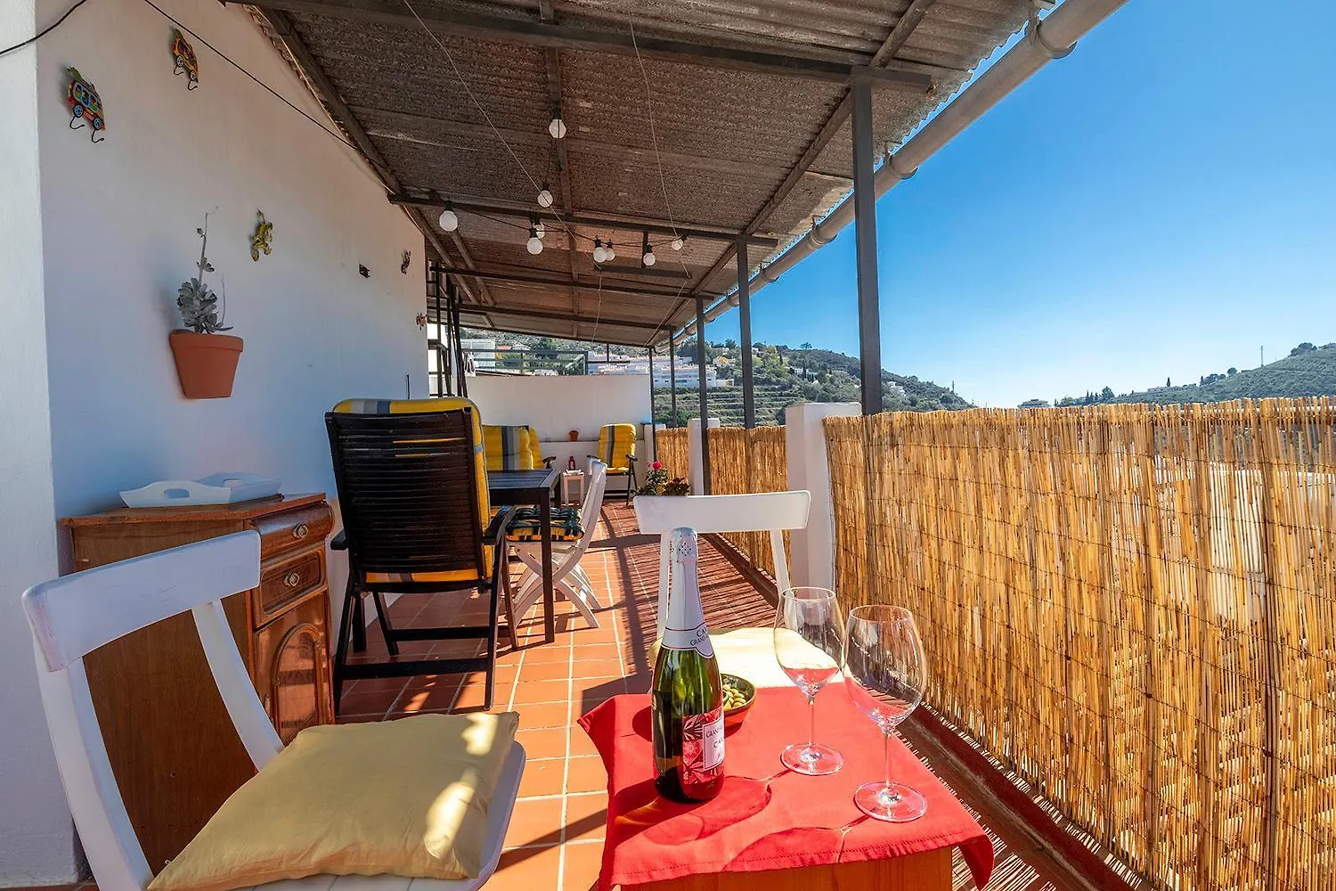 Casa Marlo, Spacious House In The Lively Centre Of Cómpeta Espagne