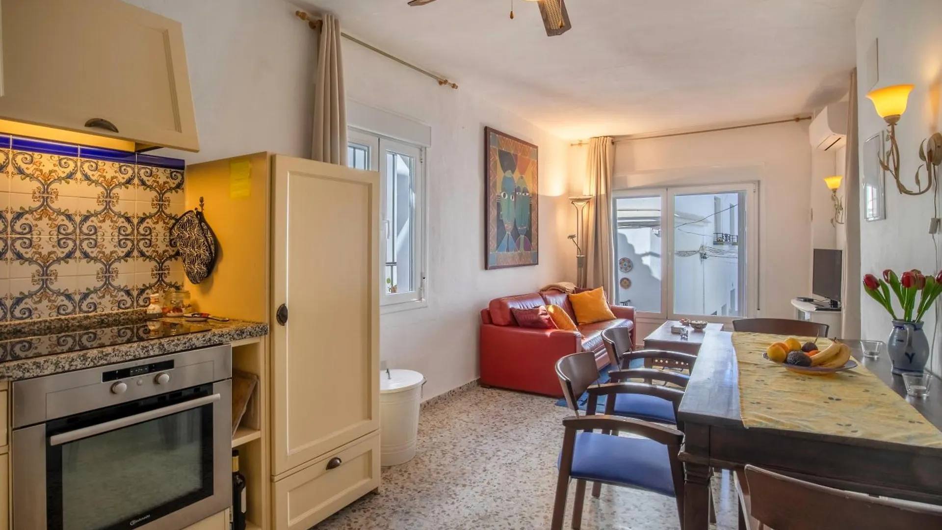 Casa Marlo, Spacious House In The Lively Centre Of Cómpeta